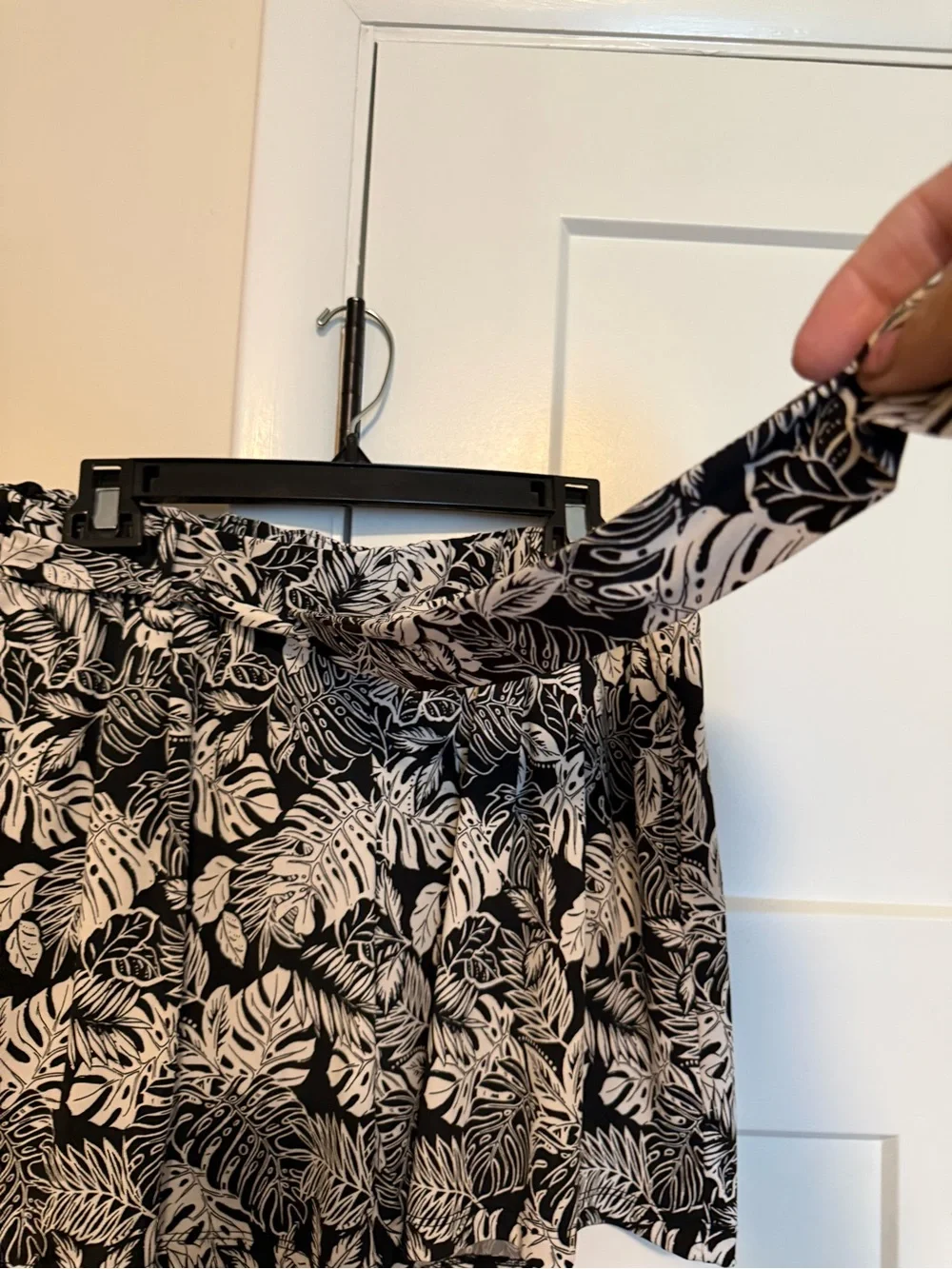 Robert Louis Black & White Leaf-Print Shorts